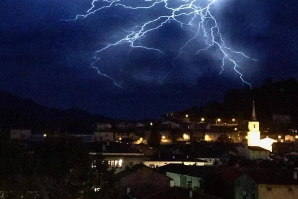 Pis Amb Encant A Campdevanol,Al Centre Del Poble. Kültér fotó